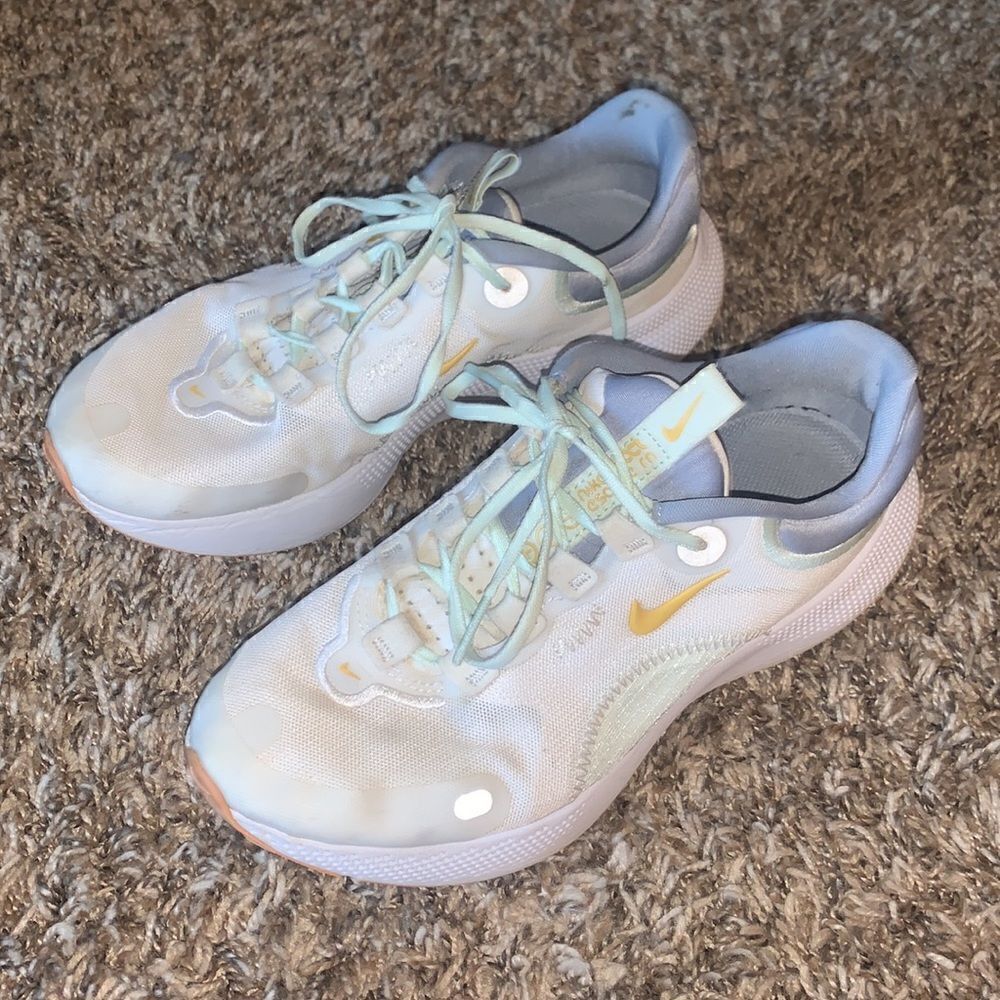 (WMNS) Nike React Escape RN 'White Glacier Grey' CV3817-104 size 6.5.